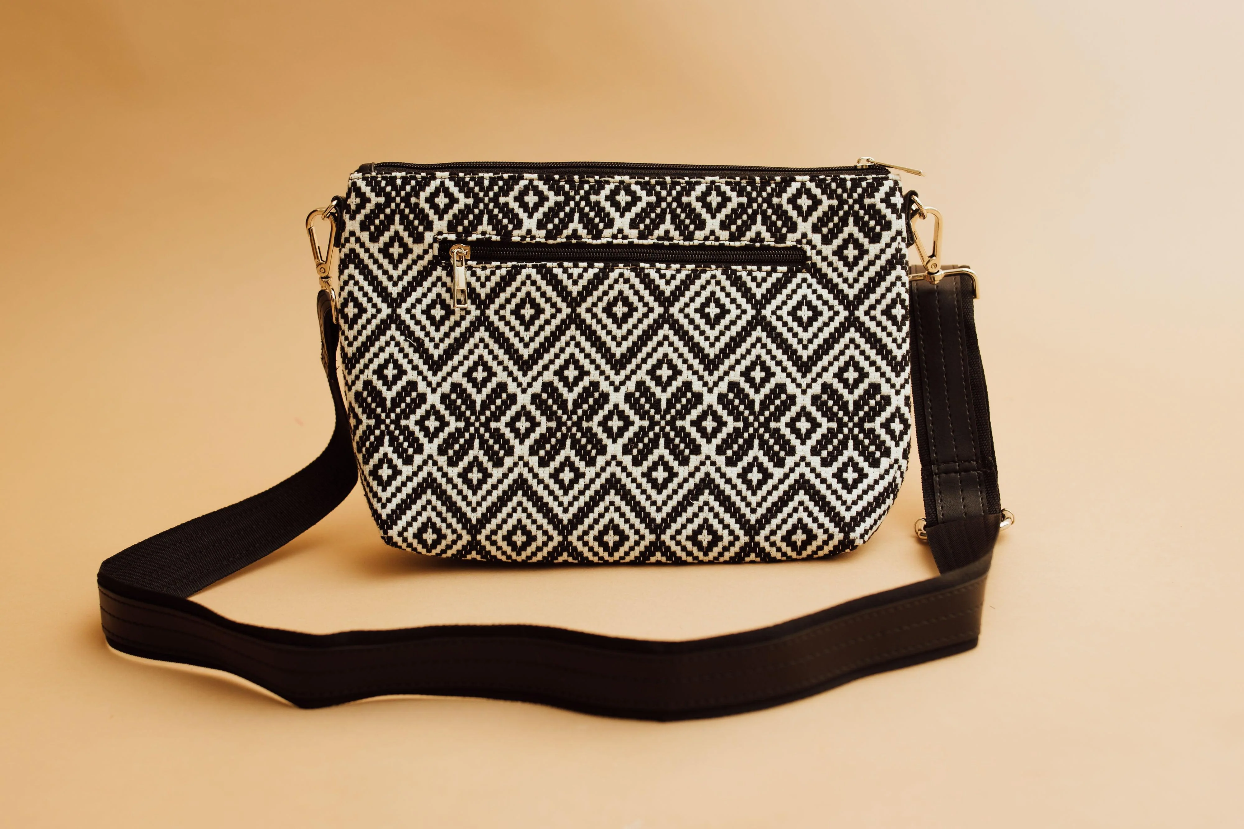 INAYA combo AB1066-Tote, Sling bag and Sunglasses - Image 7